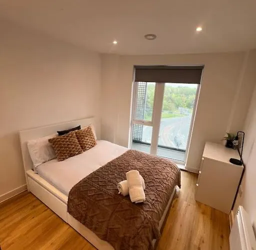 2 Bed Corner With Gym Manchester