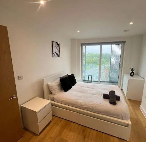 2 Bed Corner With Gym Apartman Manchester