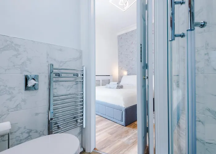 The Retreat Near Salford Quays 맨체스터