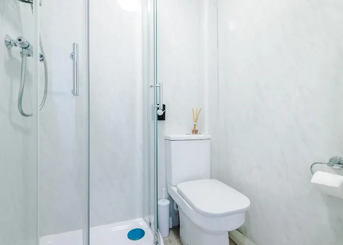 4 Bedroom Victorian House * Manchester