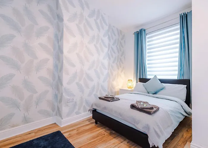 4 Bedroom Victorian House * Manchester