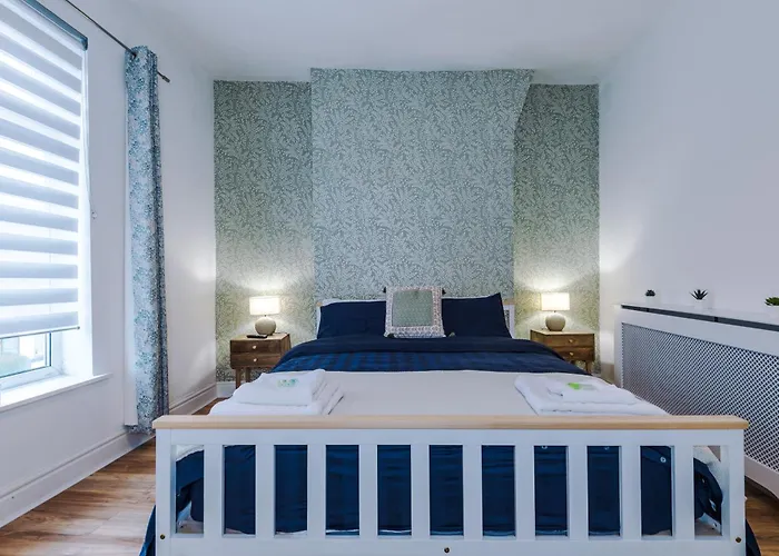 4 Bedroom Victorian House * Manchester