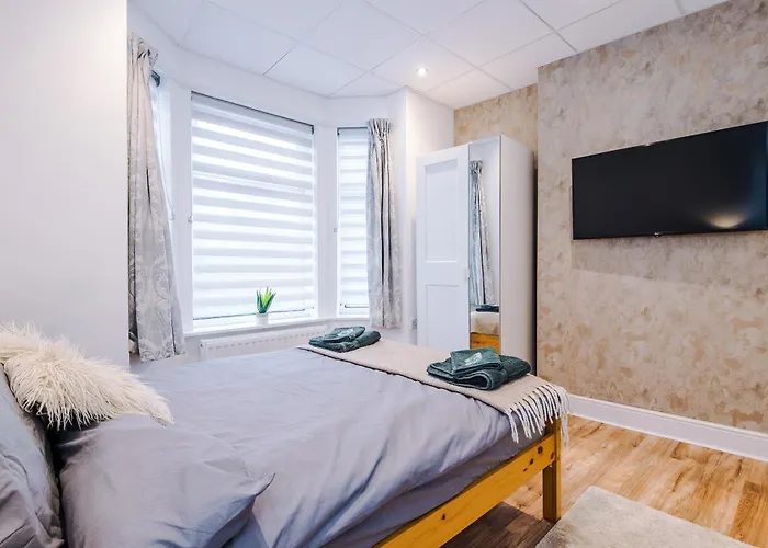 4 Bedroom Victorian House Casa de Férias Manchester