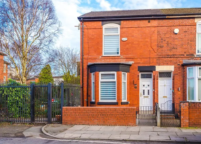 4 Bedroom Victorian House * Manchester