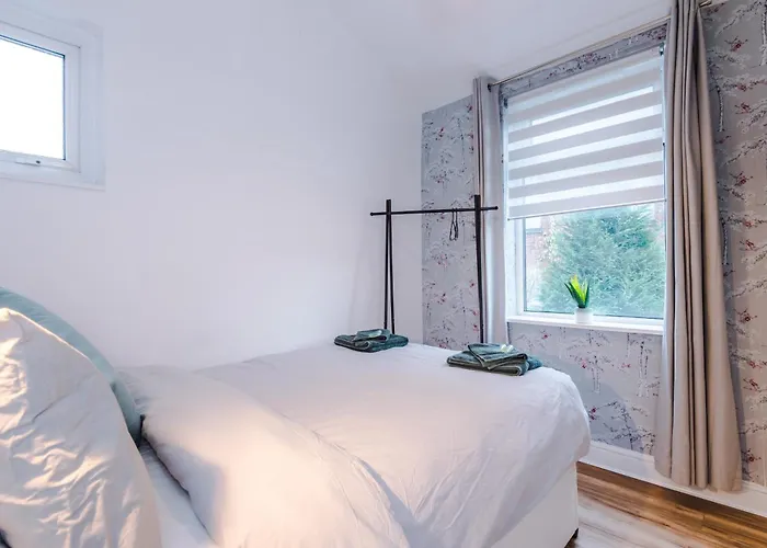 4 Bedroom Victorian House Casa de Férias Manchester