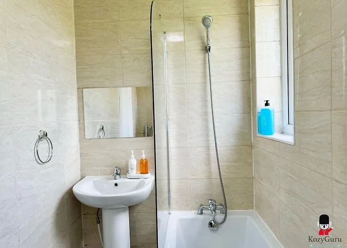 Kozyguru Spacious 3 Bedroom 8ppl Hse 50% Off Long