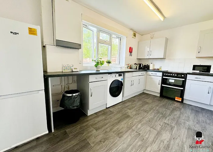 Kozyguru Spacious 3 Bedroom 8ppl Hse 50% Off Long Manchester