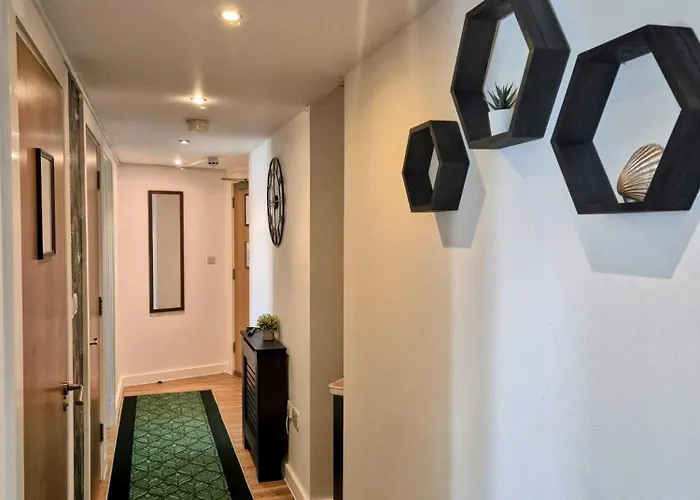 Penthouse - 2 Bedroom *