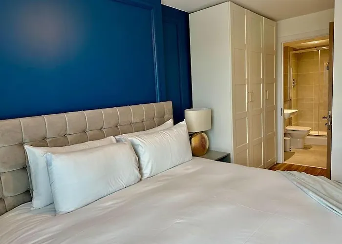 Beautiful Waterside Near Old Trafford