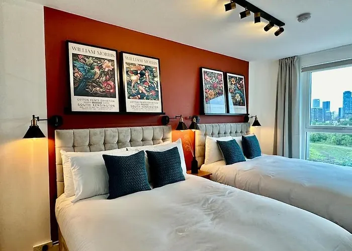 Beautiful Waterside Near Old Trafford *