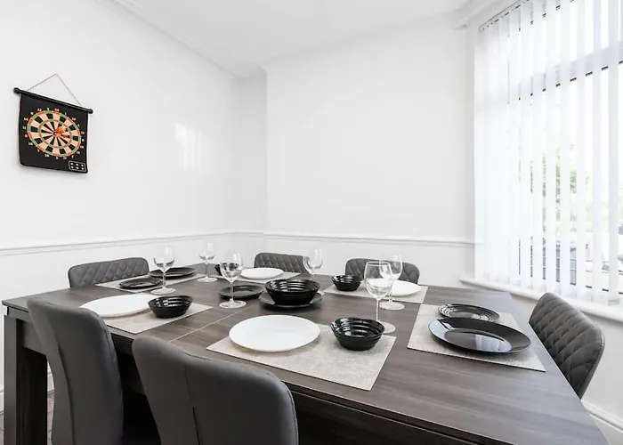 Hébergement de vacances Spacious 3br - Pool Table - Games - Sleeps 9 Manchester