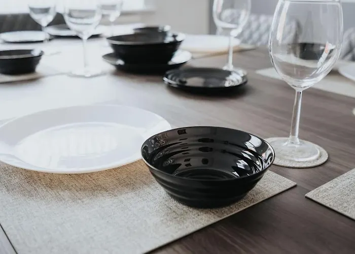 Spacious 3br - Pool Table - Games - Sleeps 9