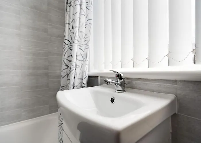 Spacious 3br - Pool Table - Games - Sleeps 9