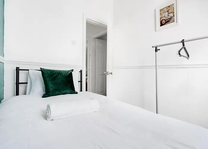 Spacious 3br - Pool Table - Games - Sleeps 9 * Μάντσεστερ