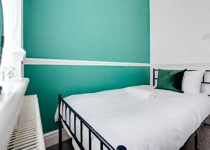 Spacious 3br - Pool Table - Games - Sleeps 9 Μάντσεστερ