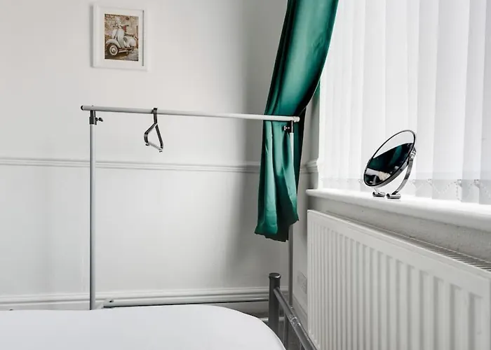 Spacious 3br - Pool Table - Games - Sleeps 9