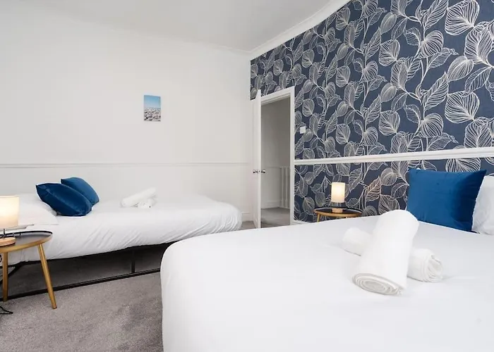 Hébergement de vacances Spacious 3br - Pool Table - Games - Sleeps 9 Manchester