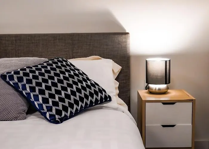 Classy 2-br, 3-bath Sleeps 5, High Speed Unlimited Wifi アパート *