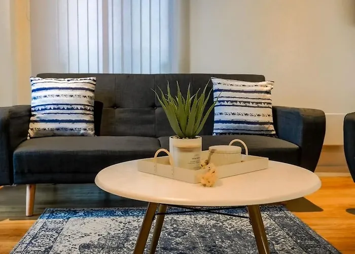 Classy 2-br, 3-bath Sleeps 5, High Speed Unlimited Wifi * 맨체스터