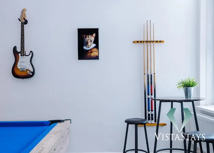 Semesterbostad Modern 3bdr House By Vista Short Lets & Serviced Salford With Parking & Pool Table