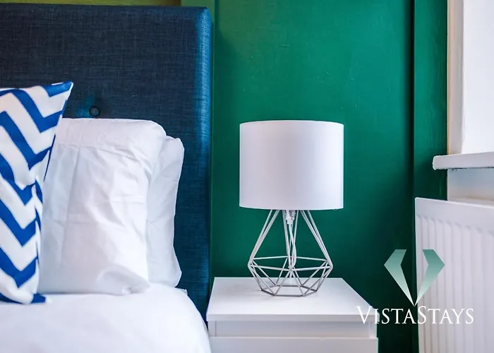 Semesterbostad Modern 3bdr House By Vista Short Lets & Serviced Salford With Parking & Pool Table