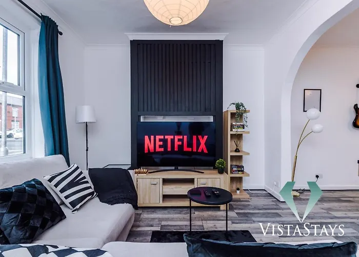 Modern 3bdr House By Vista Short Lets & Serviced Salford With Parking & Pool Table Semesterbostad Manchester