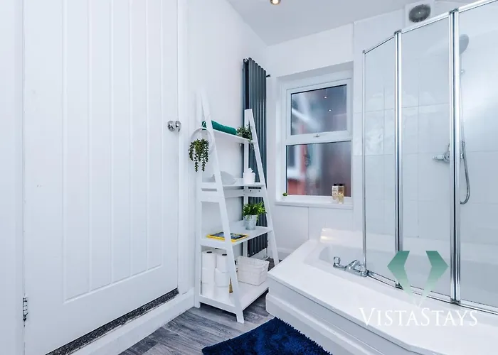 Semesterbostad Modern 3bdr House By Vista Short Lets & Serviced Salford With Parking & Pool Table Manchester