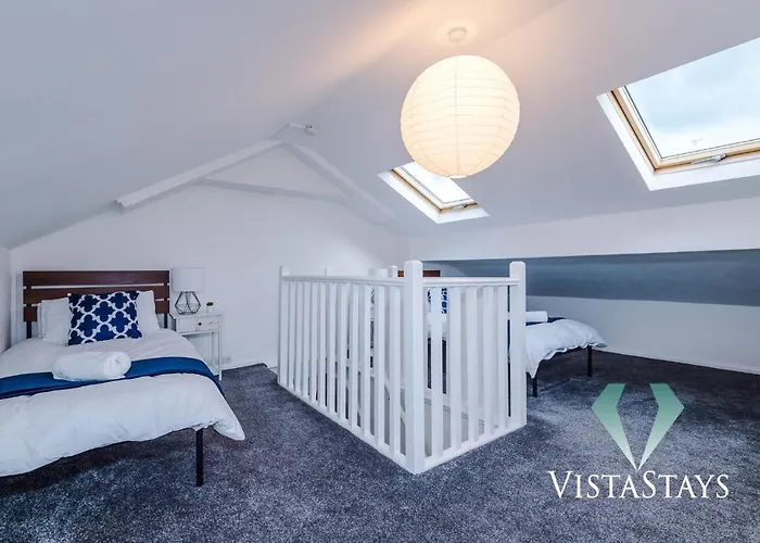 Modern 3bdr House By Vista Short Lets & Serviced Salford With Parking & Pool Table Manchester