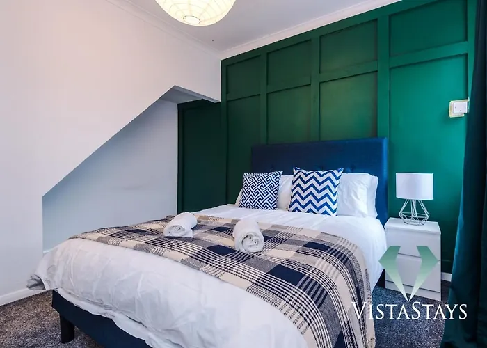 Modern 3bdr House By Vista Short Lets & Serviced Salford With Parking & Pool Table Semesterbostad *