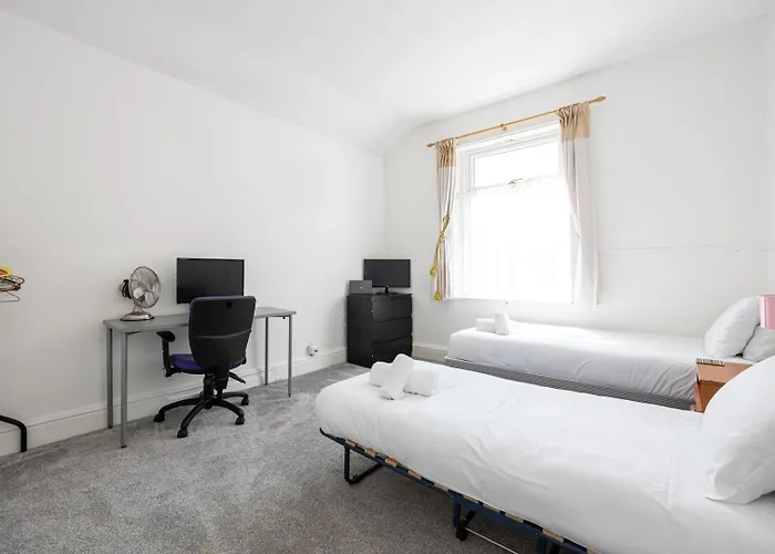 Guestready - Enchanting Life In Gorse Hill