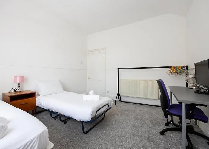 Guestready - Enchanting Life In Gorse Hill Semesterbostad Manchester