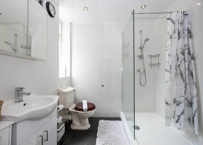 Semesterbostad Guestready - Enchanting Life In Gorse Hill Manchester