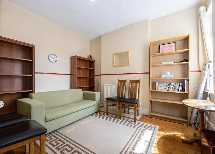 Nyaraló Guestready - Enchanting Life In Gorse Hill *