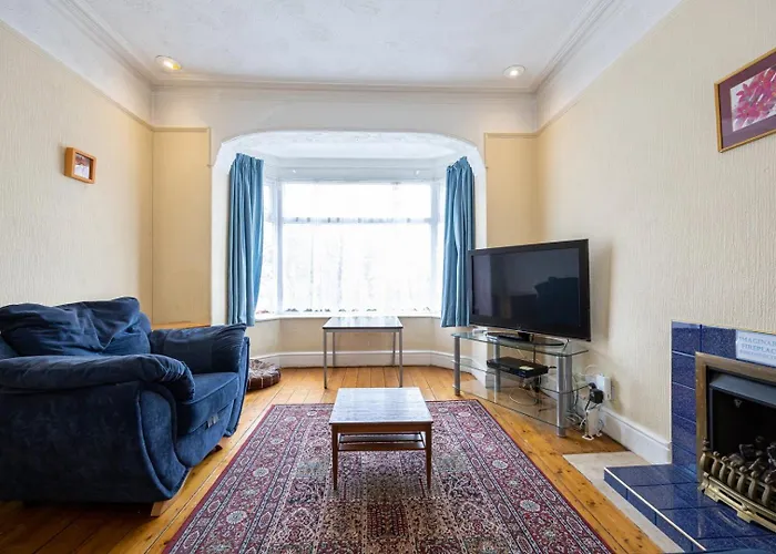 Guestready - Enchanting Life In Gorse Hill *