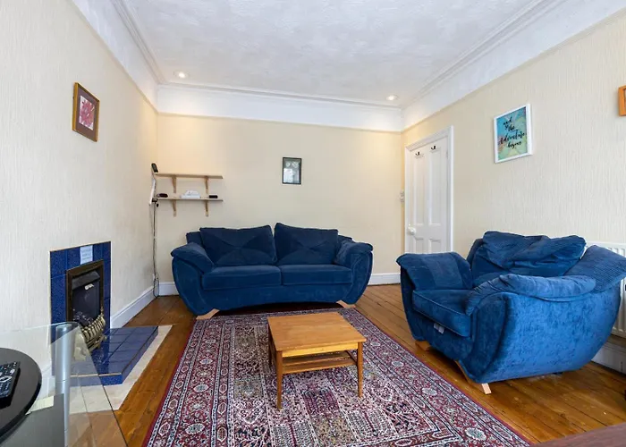 Guestready - Enchanting Life In Gorse Hill Manchester