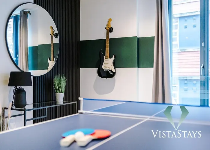 2bdr By Vista Short Lets & Serviced With Pool Table & Free Wifi Manchester