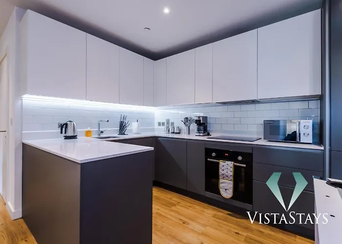 2bdr By Vista Short Lets & Serviced With Pool Table & Free Wifi * 맨체스터