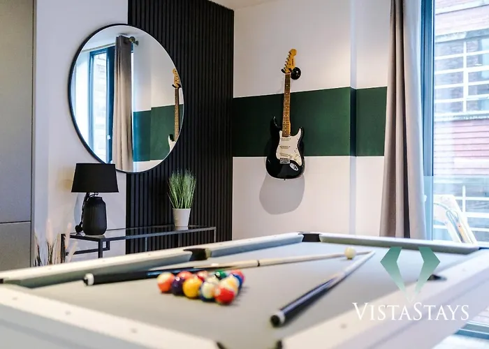 2bdr By Vista Short Lets & Serviced With Pool Table & Free Wifi * Manchester