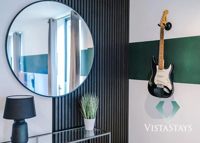 2bdr By Vista Short Lets & Serviced With Pool Table & Free Wifi Daire *