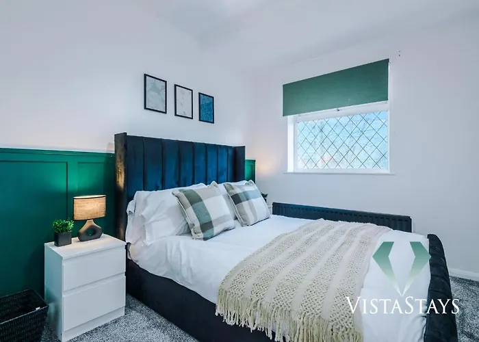 Spacious 4bdr House By Vista Short Lets & Serviced With Driveway Parking & Pool Table Σπίτι διακοπών *