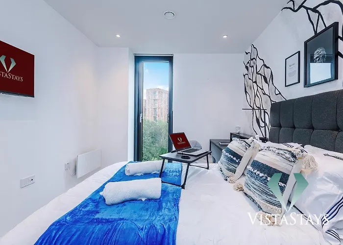 Modern 2 Bedroom By Vista Short Lets & Serviced With Free Wifi & Dart Board