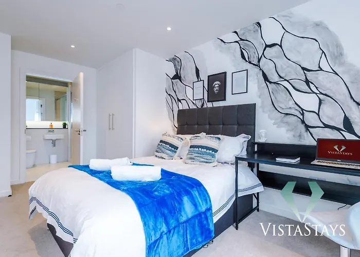 Modern 2 Bedroom By Vista Short Lets & Serviced With Free Wifi & Dart Board