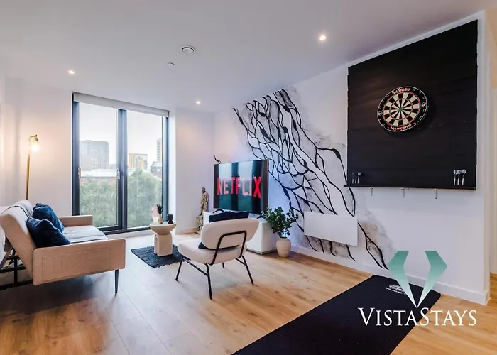 Modern 2 Bedroom By Vista Short Lets & Serviced With Free Wifi & Dart Board * Manchester