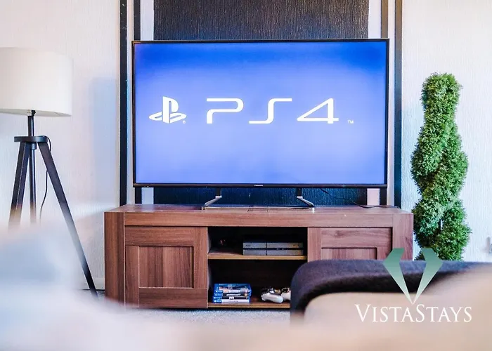 Σπίτι διακοπών Spacious 4bdr House By Vista Short Lets & Serviced With Driveway Parking & Pool Table Μάντσεστερ