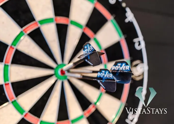 Modern 2 Bedroom By Vista Short Lets & Serviced With Free Wifi & Dart Board Apartment Manchester