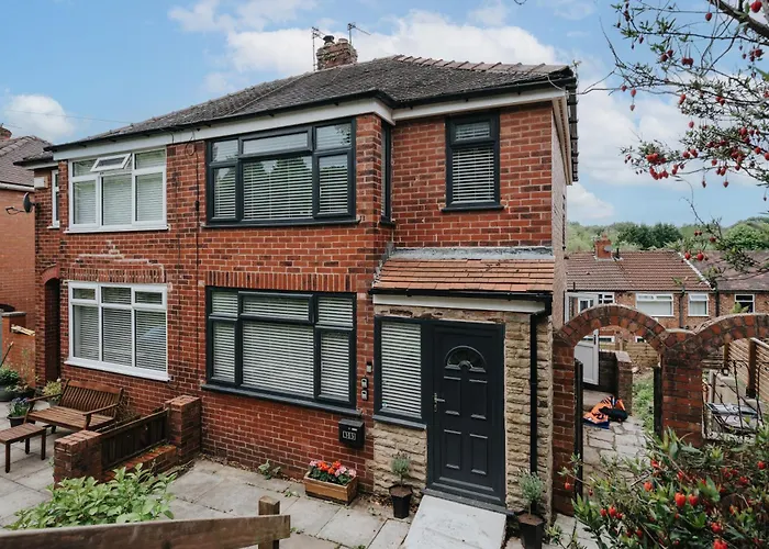 Hill Lane In - Free Parking