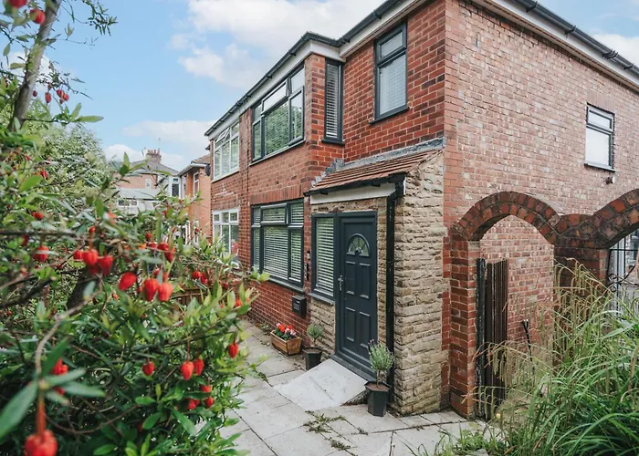 Hill Lane In - Free Parking