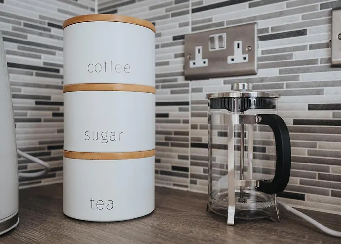 Hill Lane In - Free Parking