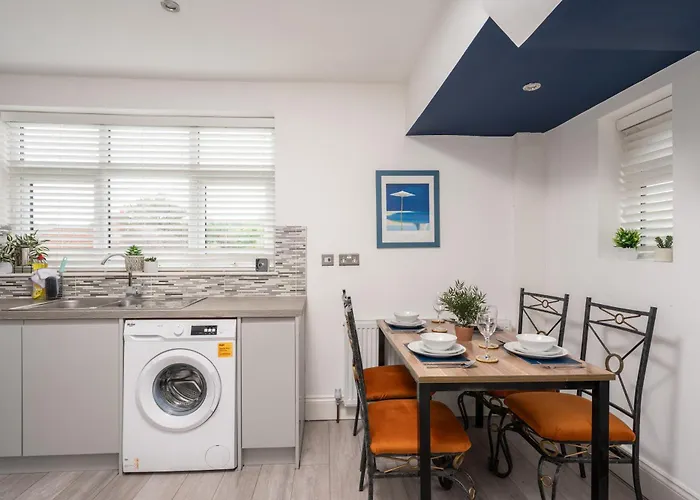 Hill Lane In - Free Parking *