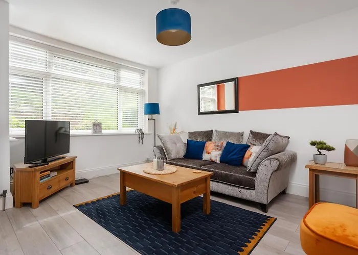 Hill Lane In - Free Parking Manchester